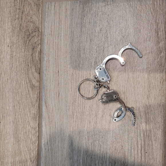 Michigan handcuff keychain - Picture 3 of 3